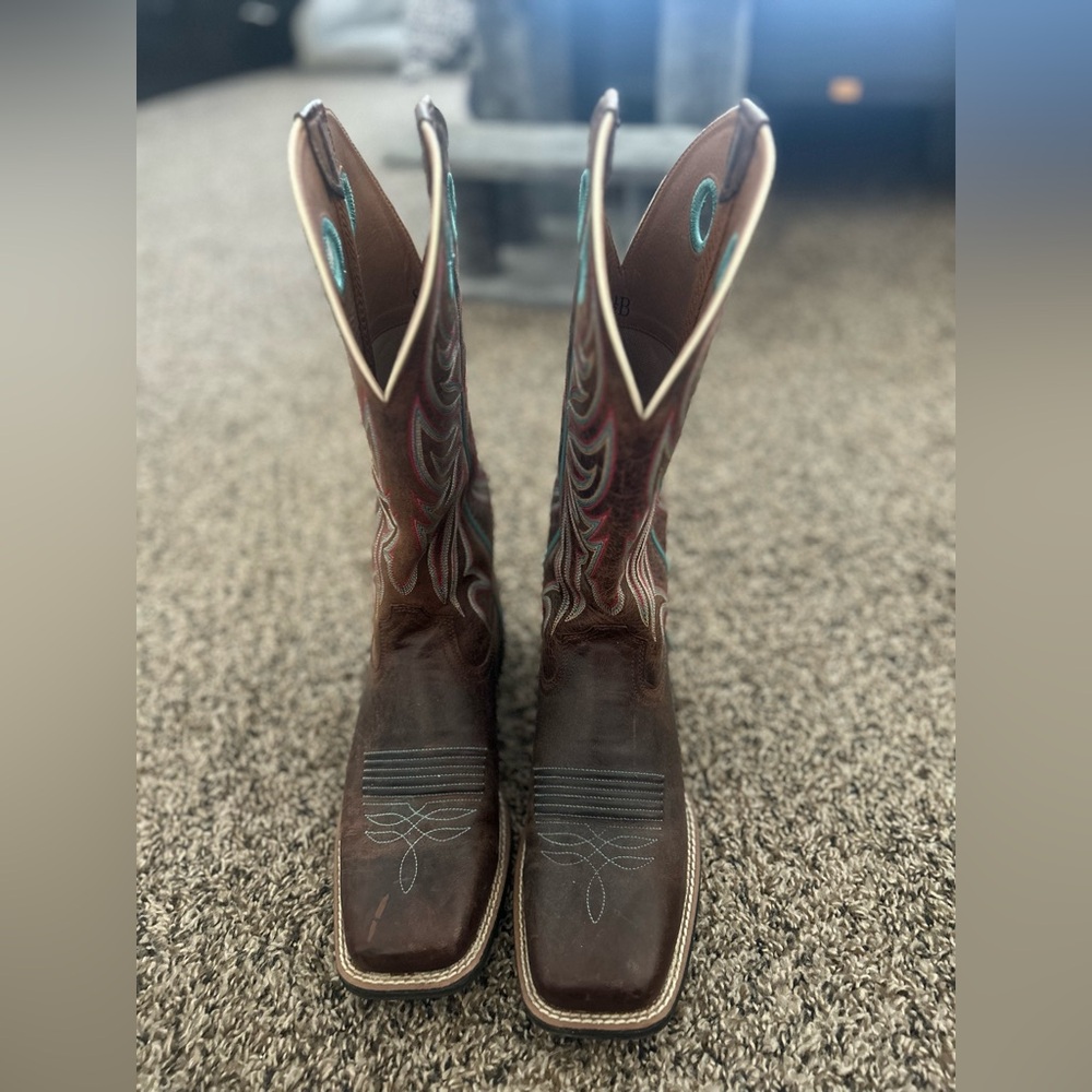 8.5B Women’s Artist Square Toe Boots